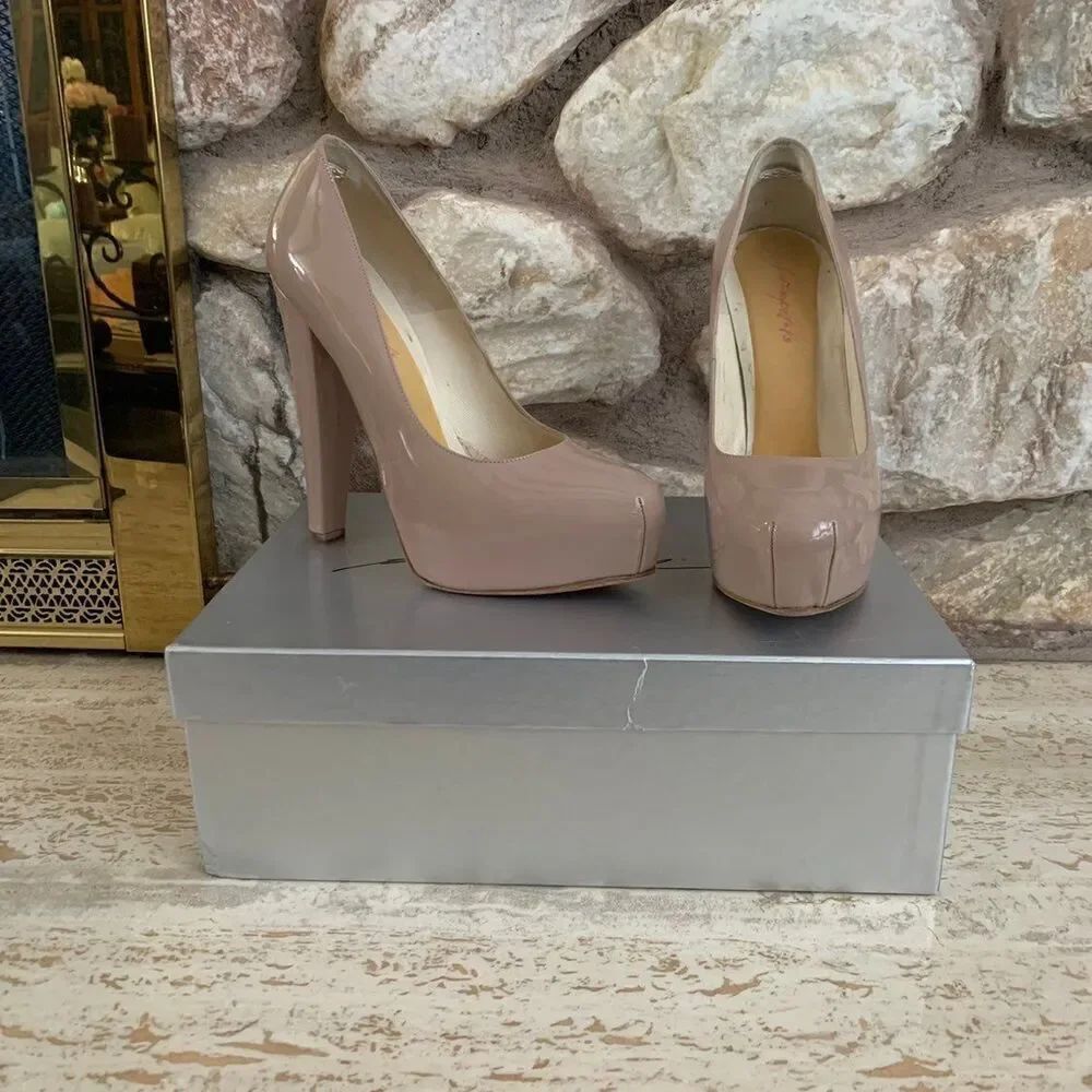 Brian atwood nude patent power pumps size 38.5